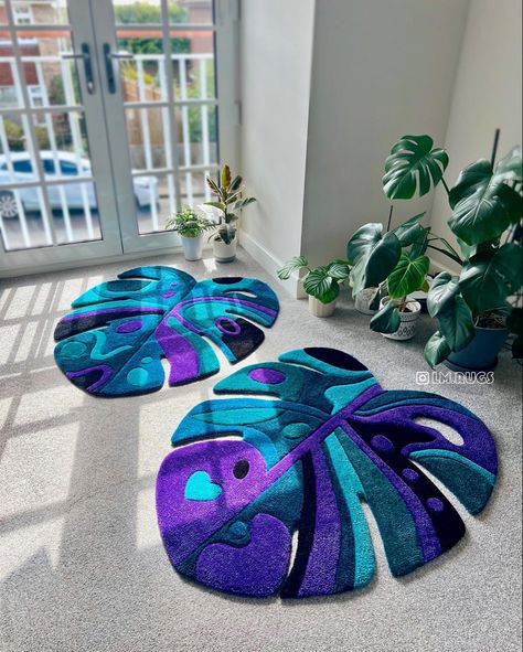 Home decor, Monstera rug Cute Rugs Bedroom, Cool Tufted Rugs, Tufting Rug Design, Cool Rug Designs, Rug Tufting Designs, Rug Tufting Design, Tuft Rug Design Ideas, Quirky Rugs, Needle Punch Rug