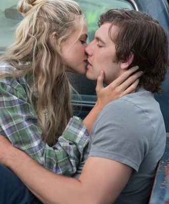 12 star-crossed couples who refused to be kept apart Alex Pettyfer, Endless Love 2014, Gabriella Wilde, Movie Kisses, George Sand, Septième Art, Star Crossed Lovers, Movie Couples, The Kiss