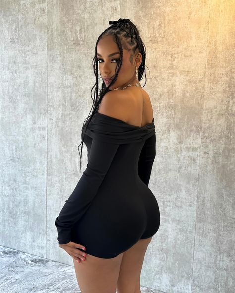 The fit is amazing 😍 “Noelle Off Shoulder Long Sleeve Romper” Aaliyah Enjoli, Elegant Fashion Outfits, Jumpsuit Elegant, Seductive Clothes, Aaliyah, Sleeved Romper, Long Sleeve Romper, Rompers Women, Brunei