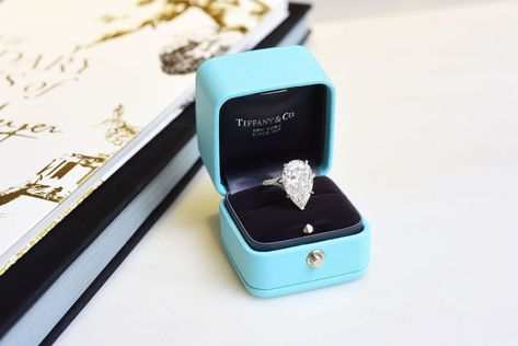 "Ho visto nascere un anello Tiffany & Co."marieclaireita Tattoo Girls, Dr Closet, Everything Is Possible, Marie Claire, Morganite, Tiffany & Co., Luxury Jewelry, Girl Tattoos, Apple Watch