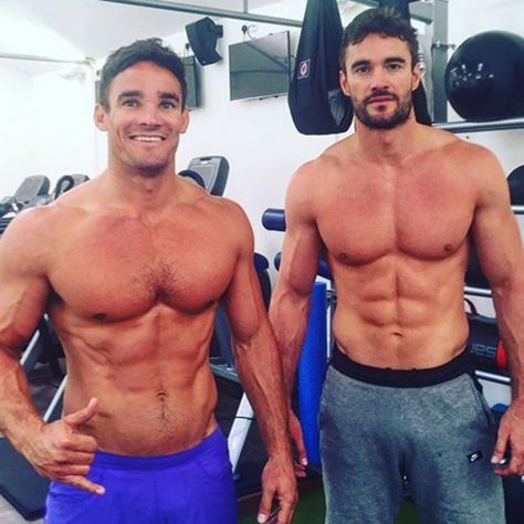 Max and Thom Evans, rugby players Rugby Body, Thom Evans, Hot Rugby Players, Scruffy Men, Rugby Men, Rugby Players, X Factor, Sports Stars, Athletic Men