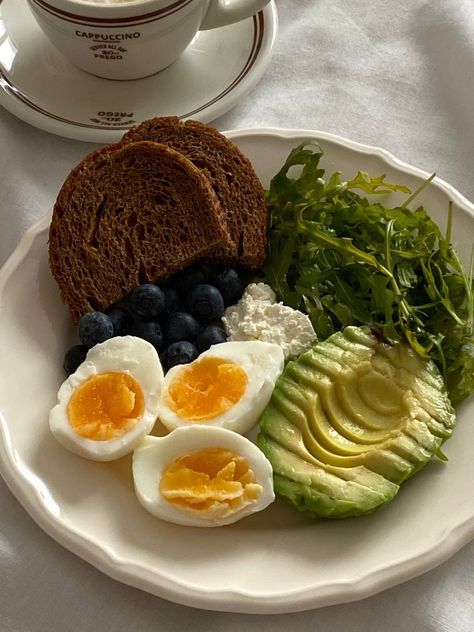 Clean Girl Breakfast, Sommer Mad, Resep Diet, Healthy Food Inspiration, Makanan Diet, Healthy Food Dishes, Healthy Food Motivation, Healthy Lifestyle Food, Think Food