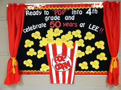 School bulletin board ~  Ready to PoP!    Popcorn and Movie themed! Popcorn Bulletin Board, Ready To Pop Popcorn, Popcorn And Movie, Hollywood Classroom, Hollywood Theme Classroom, Popcorn Theme, Broadway Theme, Christian Bulletin Boards, Birthday Bulletin Boards