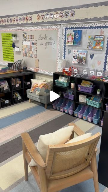 Kristen B on Instagram: "Come set up my classroom library with me! 📚 #classroom #classroomideas #classroomlibrary #classroomlibrarygoals #classroomlibraries #classroomlibraryorganization #elementaryclassroom #elementaryclassrooms #classroomsetup #classroomsetup24 #firstgradeclassroom #classroomdecor #classroomdecorations #pastelclassroom #pastelclassroomdecor" Teacher Corner Ideas Classroom, Classroom Cubby Ideas, Small Classroom Setup Layout, Classroom Library Seating, Classroom Library Ideas, Small Classroom Setup, Classroom Reading Corner, Ikea Classroom, Reading Nook Classroom