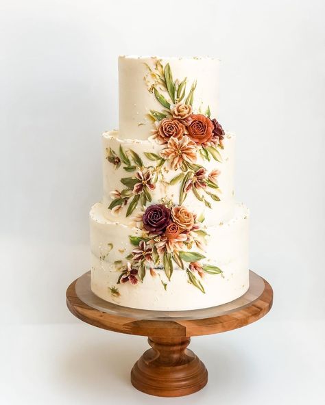 Fall Color Wedding Cakes, Wedding Cake Ideas Fall, Country Wedding Cakes Rustic, Fall Flower Cake Ideas, Wedding Cake Sunflower, Fall Flower Cake Decorating, Wedding Cakes Fall, Autumn Cake Ideas, Autumnal Wedding Cake