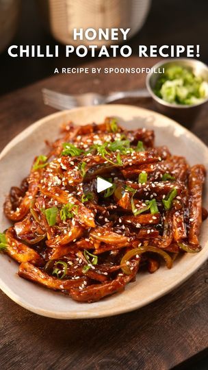 Honey Chilli Potato Recipes, Chilli Potato Recipes, Honey Chilli Potato, Chilli Potato, Chinese Snacks, Chilli Recipes, Potatoes Recipe, Red Chilli, Spring Onion