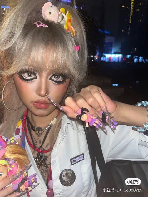 Gyaru Make Up, Clothes Inspo Aesthetic, Aesthetic China, Gyaru Hair, Gyaru Aesthetic, Teen Nails, Gyaru Style, Gyaru Makeup, Hime Gyaru