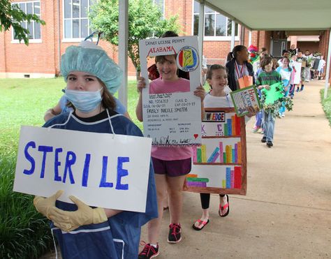 Vocabulary Parade at Kitty Stone Elementary School | Slideshows | annistonstar.com Idiom Costumes For School, World Book Day Outfits, Vocabulary Parade, World Book Day Ideas, Book Costumes, Bored Teachers, School Costume, World Book Day Costumes, Literacy Day