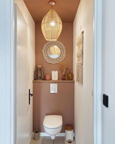 Patio Cozy, Wc Ideas, Small Downstairs Toilet, Bohemian Patio, Toilet Decoration, Toilet Room Decor, Small Toilet Room, Cozy Patio, Downstairs Toilet