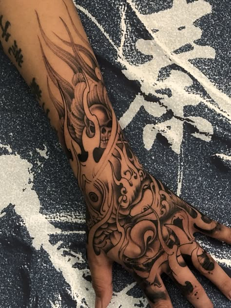 Japanese Hand Tattoos, Hand Tattoo Designs, Unique Tattoos For Men, Men Tattoos Arm Sleeve, Flame Tattoos, Forearm Tattoo Design, Tattoo Signs, Fire Tattoo, Tatuaje A Color