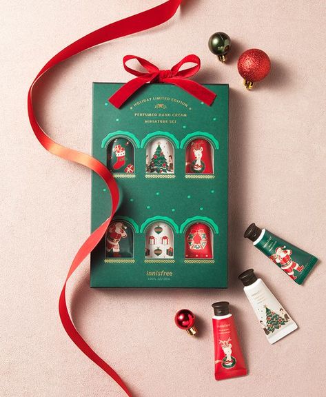 Christmas Packaging Design, Xmas Hampers, Christmas Marketing, Chocolate Packaging Design, Christmas Campaign, Christmas Hamper, 카드 디자인, Box Packaging Design, Christmas Photography