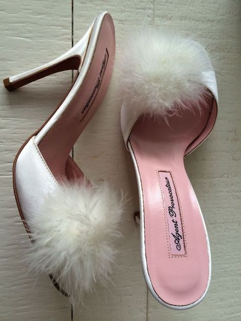 cuteminiskirt Fluffy Heels, Feather Shoes, Feather Heels, High Heel Mules, Heel Slippers, Dolce E Gabbana, Agent Provocateur, Pretty Shoes, Dream Shoes