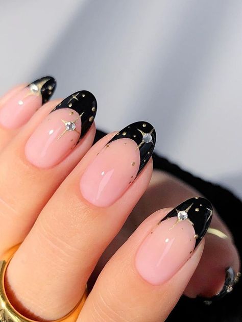 Love dark French tips? Here are 45 classic black French tip nails that will instantly elevate your basic manicure. Makati City, Nail Tips, Nails With Gems, Black French Tip Nails, Black French Tip, Tip Nails, Black French, Short Acrylic Nails Designs, Cat Kuku