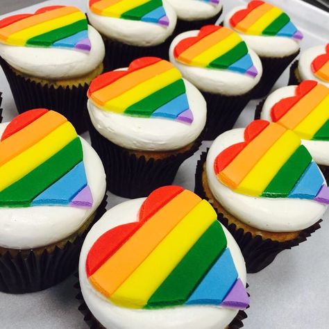 Pride Month Recipes, Pride Month Cupcakes, Pride Treats, Pride Cakes, Pride Cupcakes, Pride Food, Pride Cake, Pearl Market, Chicago Pride