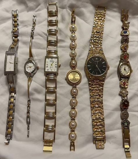 Old Watch, Dope Jewelry Accessories, Vintage Watches Women, Expensive Jewelry Luxury, Metal Watch, Jewelry Accessories Ideas, Dope Jewelry, Jewelry Fashion Trends, Classy Jewelry