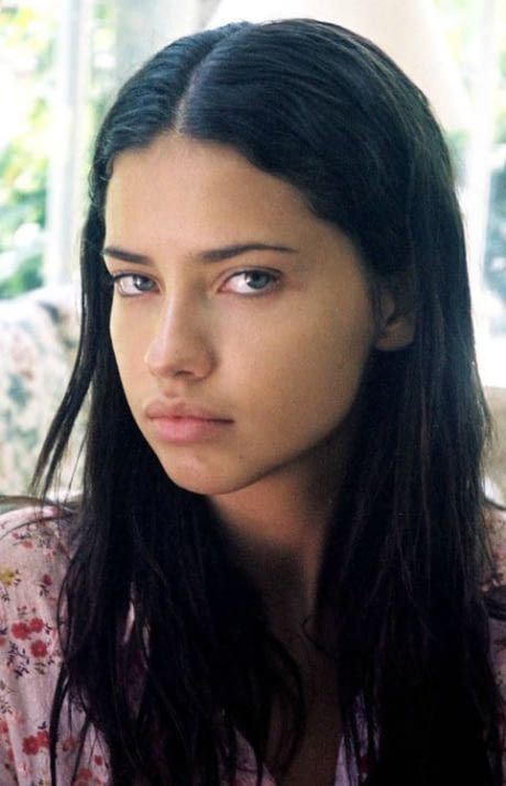 Adriana Lima Without Makeup, Model Hairstyles Woman, Adriana Lima Face, Models Without Makeup, Adriana Lima Style, Adriana Lima Young, Photos Of Models, Straight Eyebrows, Regina George