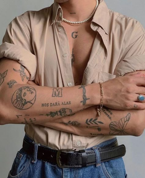 Tattoo Fashion ™’s Instagram post: “source @gibran.var | @tattoofashion” Tattoos Arm Mann, Man With Tattoos, Tattoo Inspiration Men, Cool Small Tattoos, Small Tattoos For Guys, Boy Tattoos, Hand Tattoos For Guys, Aesthetic Tattoo, Black Ink Tattoos