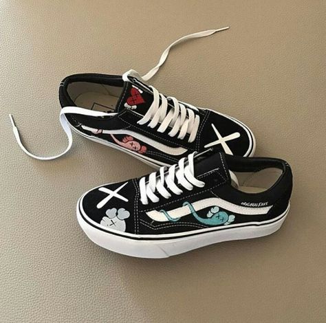 Sneakers Painting, Custom Vans Old Skool, Vans Old Skool Custom, Shoes Costume, Vans Shoes Fashion, Custom Vans Shoes, Custom Sneakers Diy, Girls Football Boots, Custom Painted Shoes