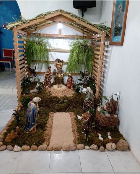 Australian Landscaping, Christmas Crib Ideas, Christian Christmas Decorations, Church Christmas Decorations, Glam Christmas Decor, Christmas Decorations Centerpiece, Diy Nativity, Christmas Nativity Set, Merry Christmas Pictures