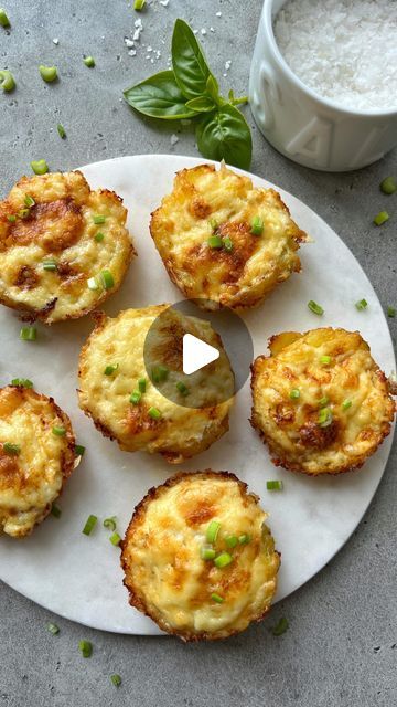 Smashed Baked Potatoes In Muffin Tin, Smashed Potatoes In Muffin Tin, Potato Muffin Tin Recipes, Potato Cups Muffin Tins, Muffin Tin Potatoes, Smashed Potatoes Baked, Potato Cups, Summer Dinner Parties, Tin Recipes