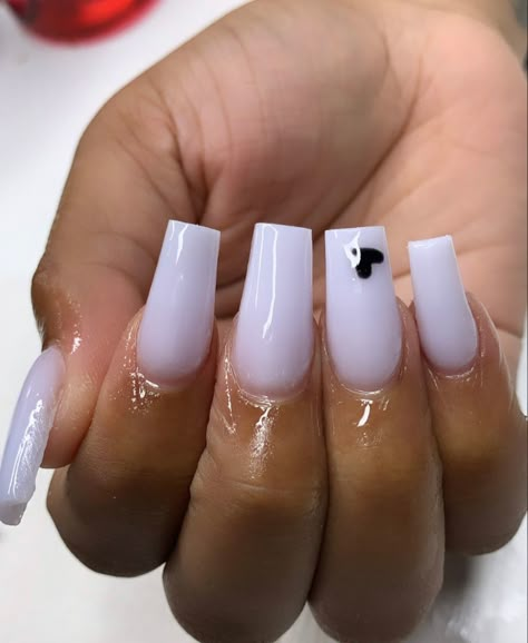 Nails Acrylic For Back To School, White Acrylic Nails With Black Heart, White Nail Ideas Medium Length, Cute Acrylic Nail Designs White, Long Square Acrylic Nails Designs White, Square Acrylic Nails Designs Colorful, White Abstract Nails Square, Cute Baddie Nails Short White, Square Shape Nails Short