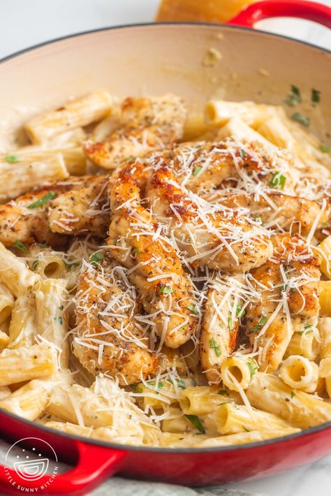 This easy one-pot creamy parmesan chicken pasta meal features a decadent garlic parmesan sauce and tender chicken and pasta. Keto Chicken Pasta Recipes, Parmesan Pasta With Chicken, Good Dinner Recipes For Picky Eaters, Fast Chicken Pasta Recipes, Dinner Idea With Chicken Tenderloins, Chicken Tenderloin And Noodle Recipes, Noodles And Co Copycat Recipes, Chicken Tenderloins Recipes Easy, Easy One Pot Chicken Dinner