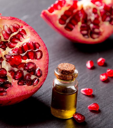 8 Amazing Benefits and Uses Of Pomegranate Seed Oil For Skin, Hair and Health Pomegranate Oil, Pomegranate Seed Oil, Pomegranate Juice, Vitamin K, Best Essential Oils, Pomegranate Seeds, Healthy Fruits, Healthy Hair Growth, Delicious Fruit