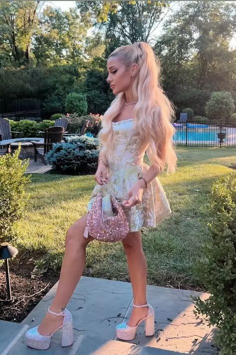 Gabi Demartinos Stunning Summer Look Gabi Demartino, Gabi Demartino Closet, Gabi Demartino Ariana Grande, Gabi Demartino 2013, Gabi Demartino Instagram, Corset Dress, Lace Detail, Dream Clothes, Summer Looks