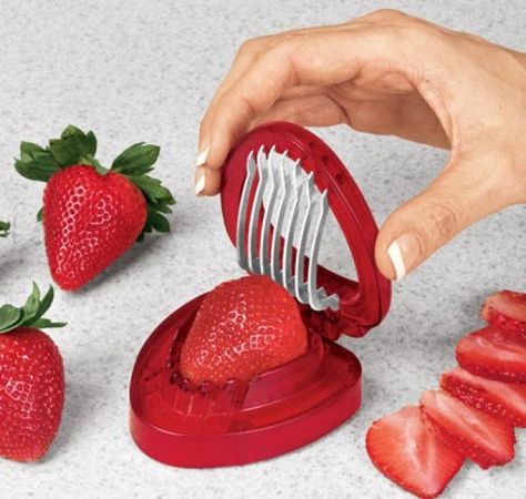 strawberry slicer Fruit Carving Tools, Egg Slicer, Desain Pantry, Fruit Carving, Cooking Gadgets, Cool Kitchen Gadgets, Finger Food, Kitchen Supplies, Kitchen Tools And Gadgets