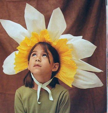 Crepe Paper Costume Picture from Martha Stewart's Living article Oct 1998 Flower Costume Diy, Daisy Costume, Paper Costume, Daffodil Day, Tree Costume, Alice Costume, Crazy Hat Day, Flower Costume, Flower Headdress