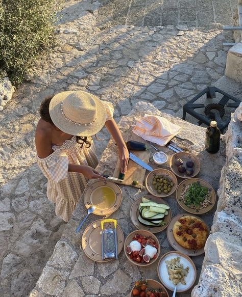 Vine Photoshoot, Italian Summer Aesthetic, Summer Abroad, Mediterranean Aesthetic, European Summer Aesthetic, Italy Vibes, Italian Aesthetic, Europe Aesthetic, Italian Life