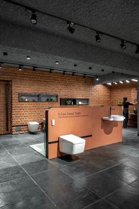 Half Height Partition, Sanitary Ware Showroom Design, Sanitary Showroom Display, Sanitary Showroom Interiors, Interior Showroom Design, Grohe Showroom, Kitchen Showroom Design, Sanitary Showroom, Design Center Showroom