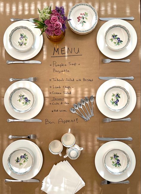 Hosting Table Ideas, Easy Tablescape, Dinner Hosting Ideas, Soup Night, Fun Table Settings, Fun Meals, Setting Table, Hosting Ideas, Dinner Setting