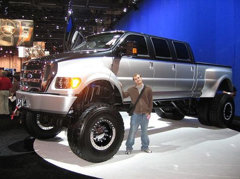 big  awesome ford truck, i want one for my bday and Christmas! Truk Ford, Huge Truck, Truk Besar, Ford F650, Custom Lifted Trucks, Dually Trucks, Ford Pickup Trucks, Ford Excursion, Big Car