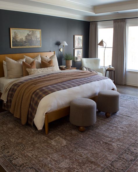 Large Bedroom Rug Ideas, Cabin Core Aesthetic, Moody Cabin, Moody Romantic Bedroom, Gingham Sheets, Moody Bedroom Ideas, Holiday Living Room, Vintage Inspired Rugs, Alexander Home