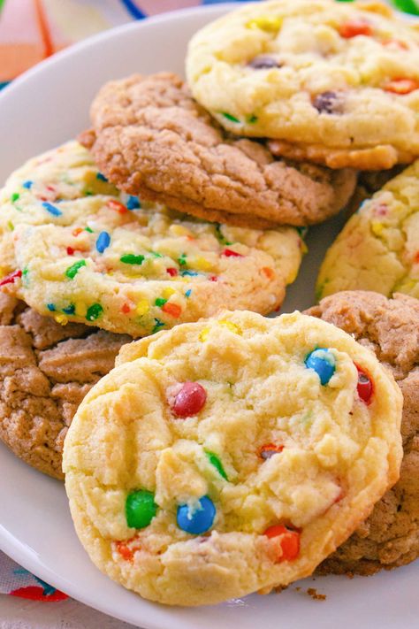 Cookies With Cake Mix Boxes, Brownie Brittle Recipe, White Cake Mix Cookies, Cookies With Cake Mix, Brownie Brittle, Cake Batter Cookies, Cake Mix Cookie Recipes, Crispy Cookies, Cookie Calories