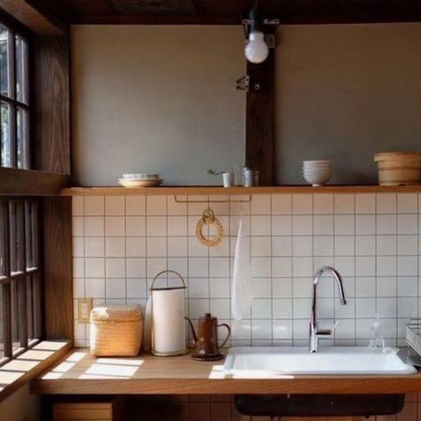 Wood, white and light Kabinet Dapur, Japanese Kitchen, Japanese House, Cheap Home Decor, Kitchen Faucet, Dream Kitchen, 인테리어 디자인, A Kitchen, Kitchen Inspirations