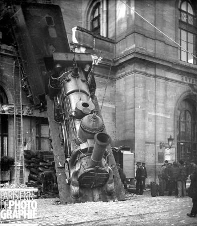 The Montparnasse derailment occurred on October 22, 1895 when the train overran the buffer stop at its Gare Montparnasse terminus. With the driver trying to make up for lost time, it entered the station too fast and the train air brake failed. The train crashed through the station wall; the locomotive fell onto the Place de Rennes below, where it stood on its nose. A woman in the street below was killed by falling masonry. The engineer was fined 50 francs and one of the guards 25 francs. Paris Train, Montparnasse Paris, Train Crash, Runaway Train, Air Brake, Train Wreck, Old Paris, Old Trains, Foto Tips