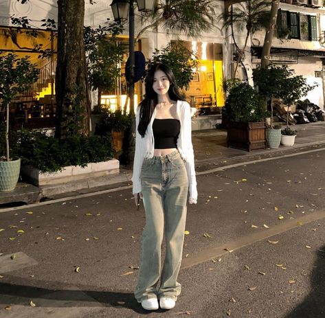 Ulzzang Outfit Korean Style, Ulzzang Fashion Casual, Outfit Konser, Cute Outfits For Going Out, High Waisted Jeans Outfit, Ulzzang Outfit, Simple Casual Outfits, Outfit Korean Style, La Outfits