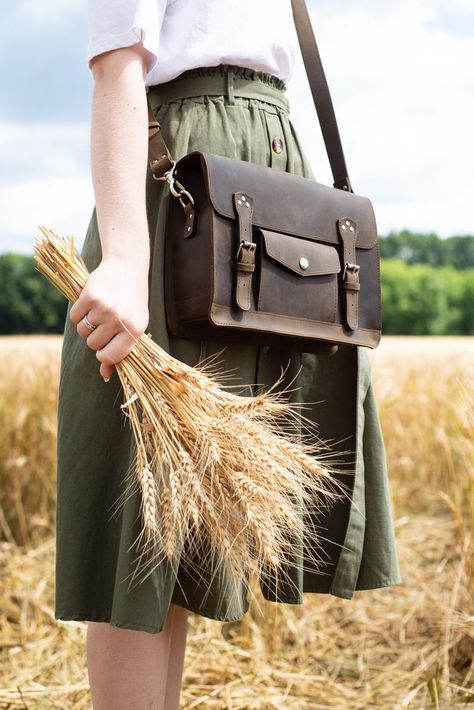 Brown Satchel, Leather Satchel Handbags, Model Features, Espresso Brown, Dark Brown Color, Leather Laptop, Leather Messenger Bag, Leather Briefcase, Satchel Purse