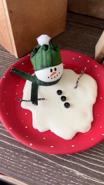 Melted Snowman Decoration, Diy Melting Snowman, Melted Snowman Art, Melting Snowman Craft, Melted Snowman Craft, Wood Slice Crafts Diy, Decorating With Snowmen, Melted Snowman Ornament, Classroom Christmas Party