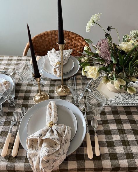 Brooke & Lou (@brookeandlou) • Instagram photos and videos Rose Uniacke, Dining Inspiration, Southern Living Homes, Dream Jeans, Fall Tablescapes, Holiday Break, Fall Table, Napkin Ring, Painted Floors