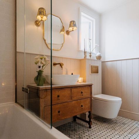 Small Bathroom With Fireplace, Bathroom Modern Vintage, Small Historic Bathroom Remodel, Small Renovated Bathroom, Antique Inspired Bathroom, Mcm Spanish Home, Clay Bathroom Tiles, Old House Bathroom Ideas, Cream Cabinet Bathroom