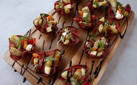 Crispy Salami Cup Antipasto Crispy Salami Cups, Salami Cups, Spanish Olives, Snack Dip, Bread Appetizers, Spinach Dip, Savory Appetizer, Favorite Appetizers, Roasted Peppers