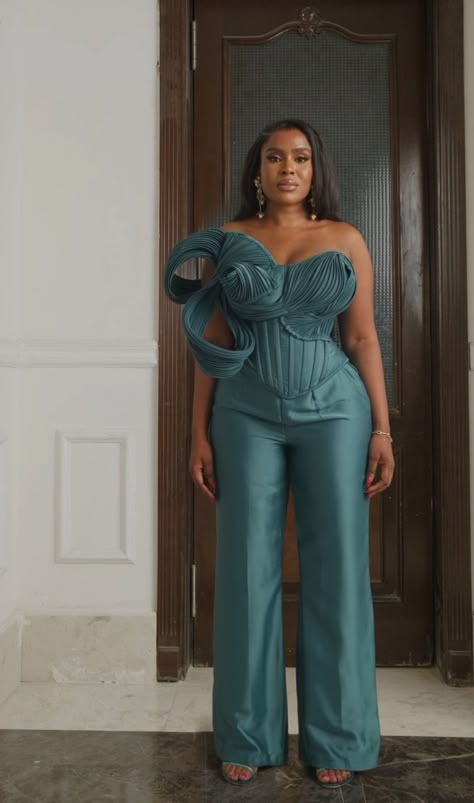 Classy Jumpsuit Outfits Wedding, Acne Store, Graduation Outfits For Women, Kente Dresses, Dresses Straight, Vertical Striped Dress, Nigerian Dress, Kente Dress, Classy Jumpsuit