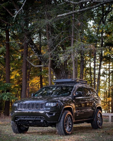 Offroad Trucks 4x4, Jeep Driving, Jeep Grand Cherokee Accessories, Jeep Design, Jeep Wk, Tactical Truck, Jeep Grand Cherokee Srt, New Jeep, Cool Car Accessories