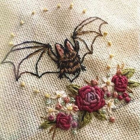 Embroidery Magic, Satin Stitch Flower, Hand Embroidery Ideas, Flower Hand Embroidery, Roses Embroidery, Stitch Witchery, Black Birds, Crafts Room, Paper Birds