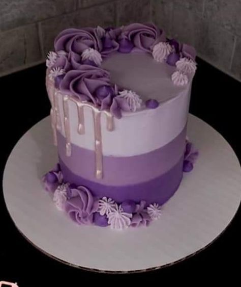 Purple White Cake Birthday, Purple Birthday Cake For Women Elegant, Simple Purple Cake Designs, Purple 70th Birthday Cake, Purple Colour Birthday Cake, Pink And Purple Cake Ideas Simple, Purple 40th Birthday Cake, Purple Drip Cake Birthday, Small Purple Cake