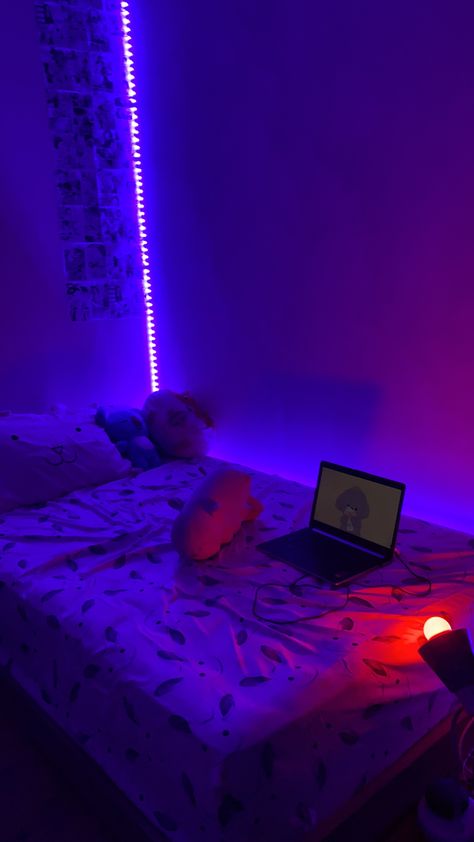 Low Budget Room Decor, Tiny Room Ideas Bedrooms, Low Bed Ideas, Small Room Ideas Aesthetic, How To Keep Your Room Clean, Budget Aesthetic, Led Lights Bedroom Aesthetic, Uni Bedroom, Small Led Lights