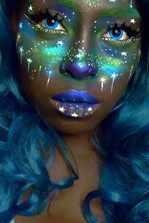 21 Galaxy Makeup Looks - Creative Makeup Ideas for Extraordinary Girls ★ See more: http://glaminati.com/galaxy-makeup-looks/ Galaxy Makeup Looks, Fantasy Make-up, Make Carnaval, Bling Makeup, Alien Makeup, Make Up Designs, Galaxy Makeup, Galaxy Hair, Neon Makeup